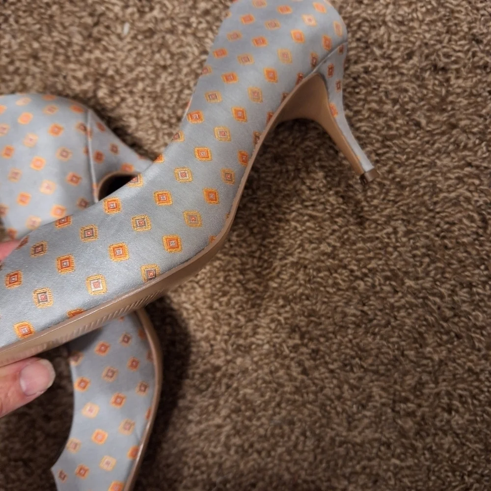 Charles David Gray Pointed-Toe Heels with Gold Diamond Pattern